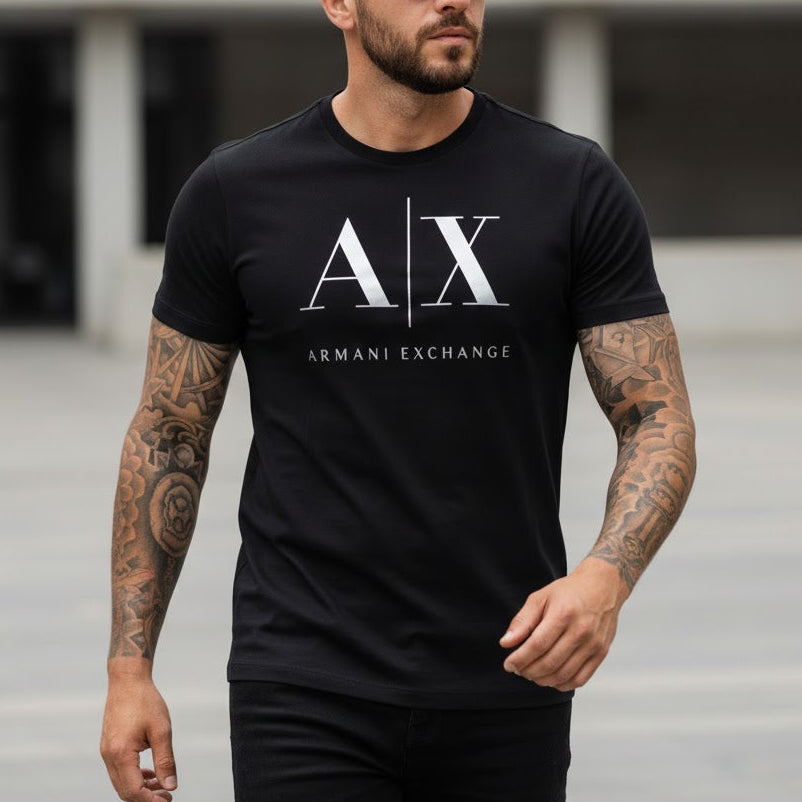 Черна мъжка тениска с голямо бяло лого Armani Exchange на гърдите