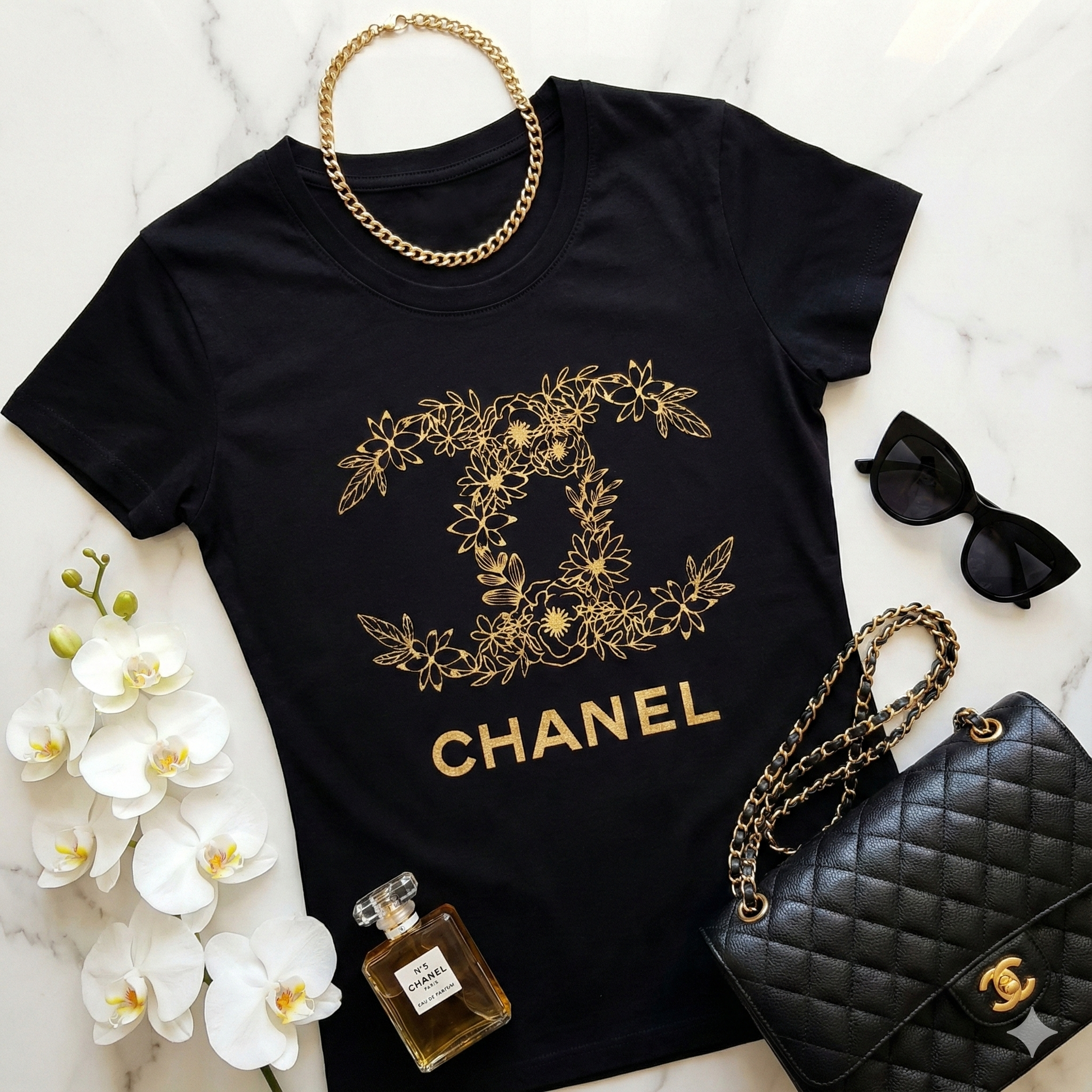 Тениска със златен принт CH01