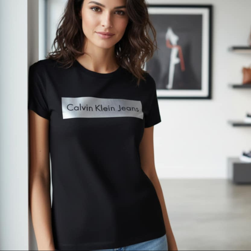 Тениска със сребърен принт CK4025 - FashionVibe