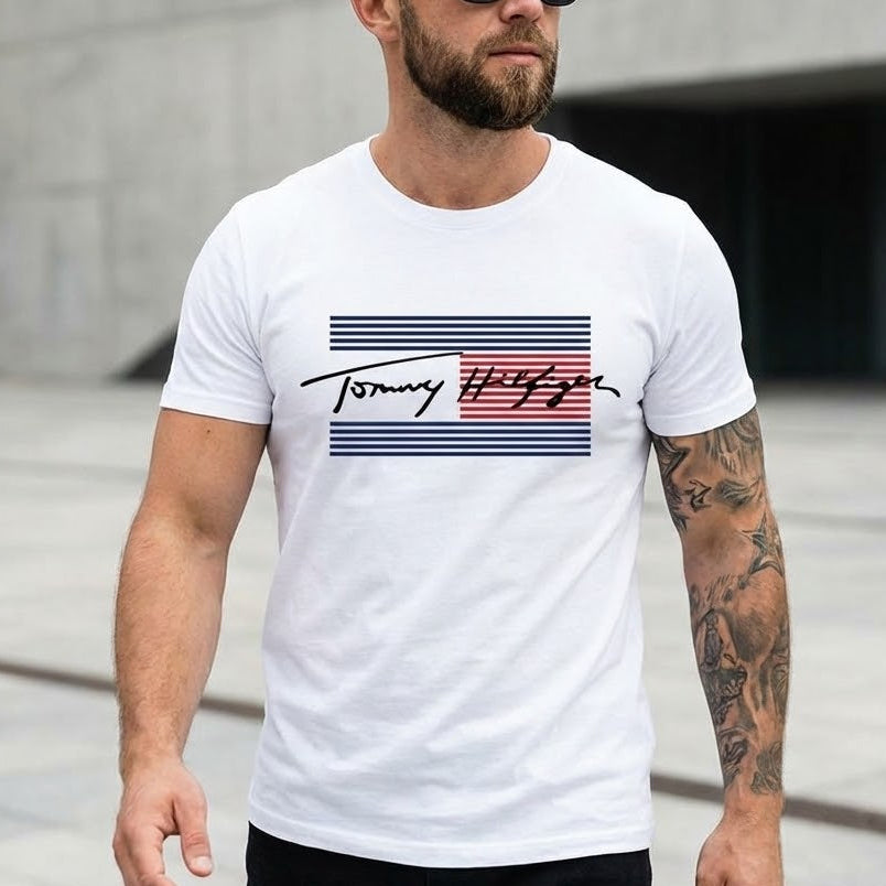 Бяла мъжка тениска Tommy Hilfiger с правоъгълна графика на райета и черен ръкописен надпис